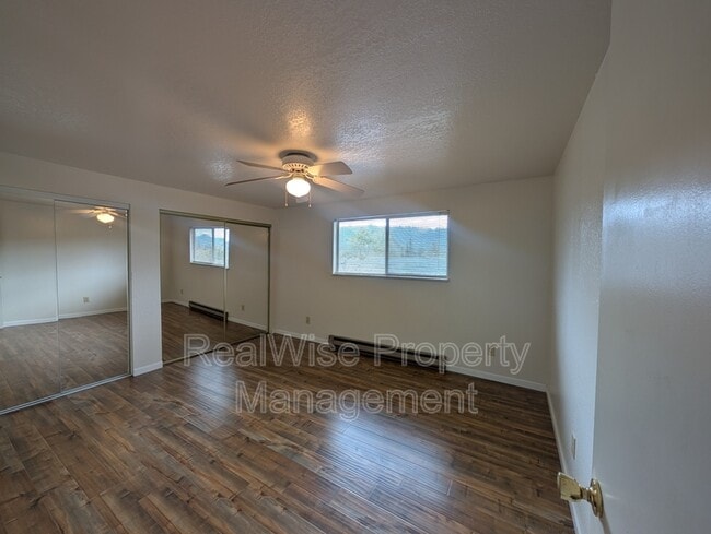 Building Photo - 84 SE Grape Ave