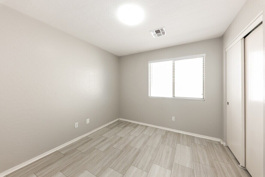 Building Photo - 13748 W Keim Dr