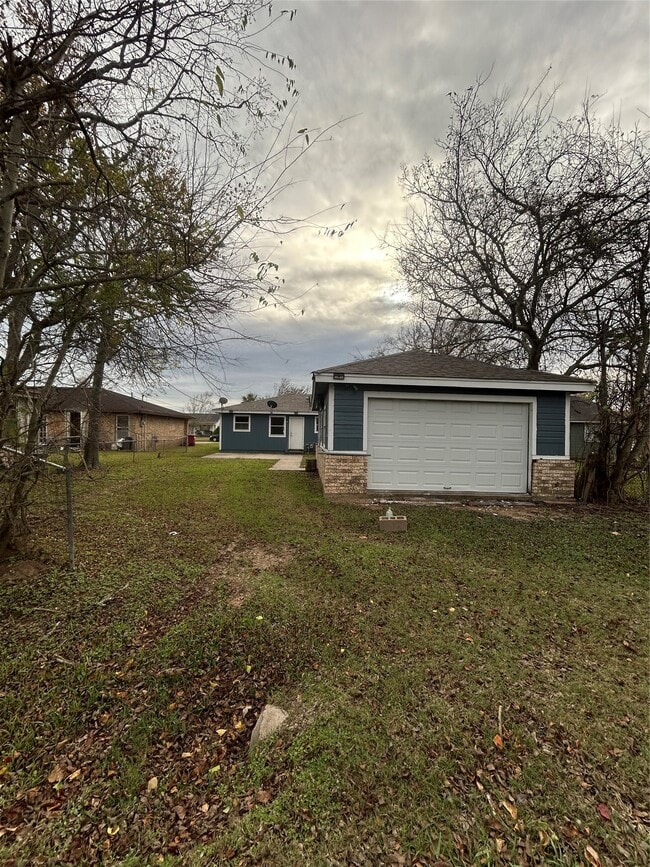 Building Photo - 1710 N Avenue H