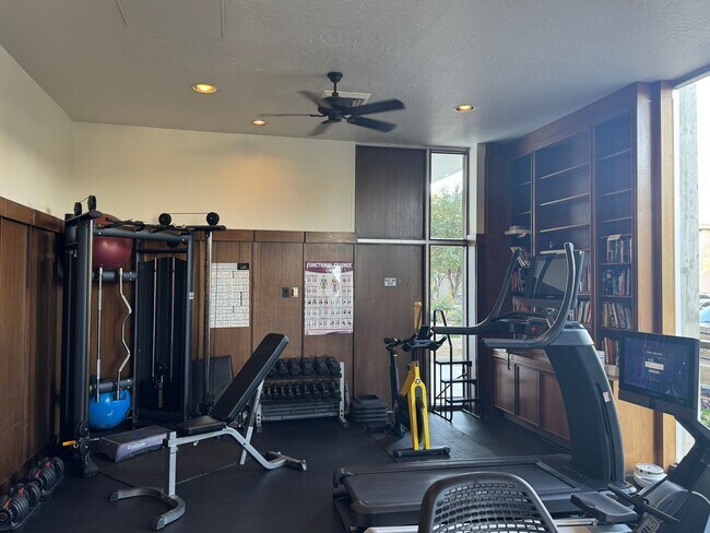 Building Photo - Luxury 2 Bedroom Condo Available at Regency House in Central Phoenix!