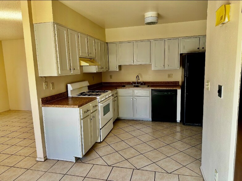 Building Photo - 2905 Beachcomber Dr