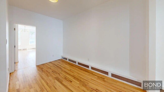 Building Photo - 281 Starr St