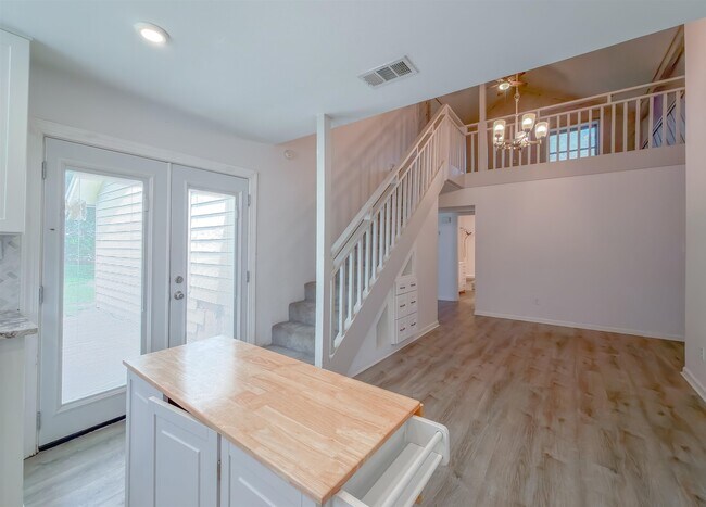 Building Photo - 3200 Langley Cir