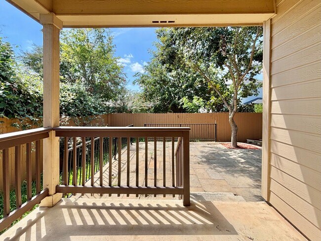 Building Photo - 726 Silverado Way