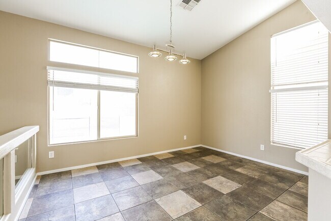 Building Photo - 3636 Beacon Point St