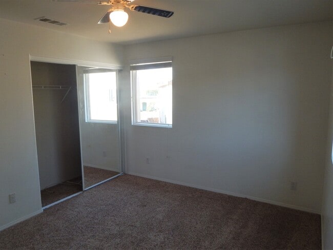 Building Photo - GORGEOUS 4 Bedroom** & 3 full bathrooms on a Cul-De-Sace Home!!