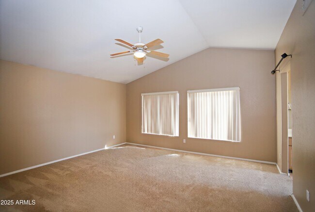 Building Photo - 842 N Naples Dr