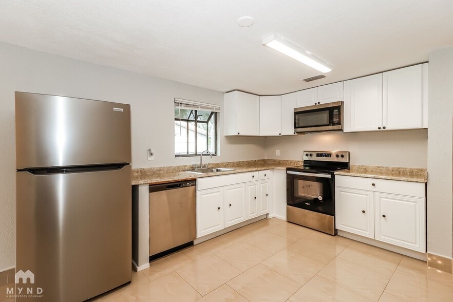 Building Photo - 7018 Maclura Dr