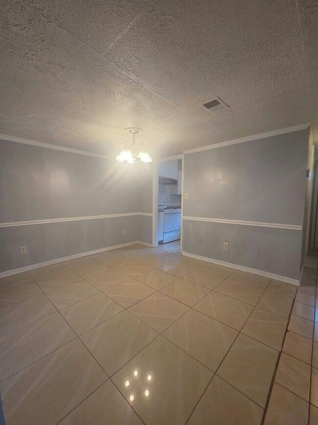 Building Photo - 6427 Woodstone Way