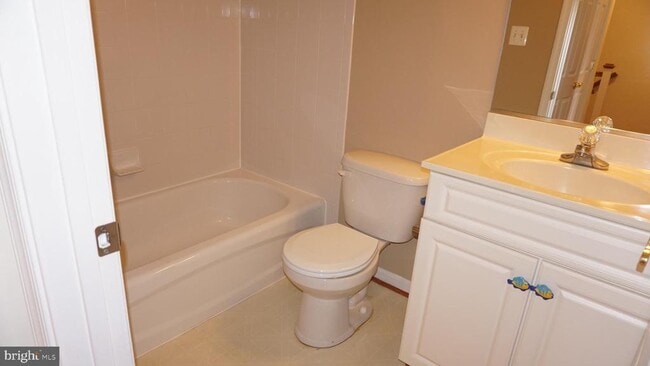 Building Photo - 405 Main St