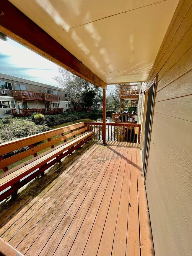 Building Photo - 2135 SE Nehalem St