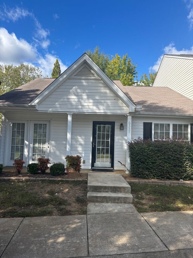 Building Photo - Townhouse / Whitsett