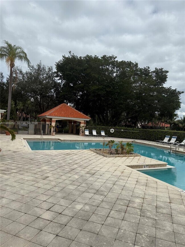 Building Photo - 3310 Pinewalk Dr N