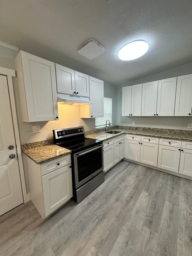 Building Photo - 4-Bedroom Home with Modern Touches!