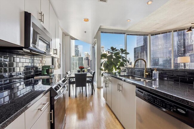 Building Photo - 360 Nueces St