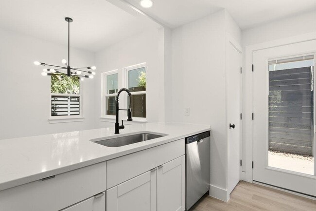 Building Photo - 814 W Mary St