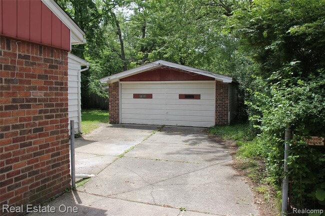 Building Photo - 28051 Stuart Ave