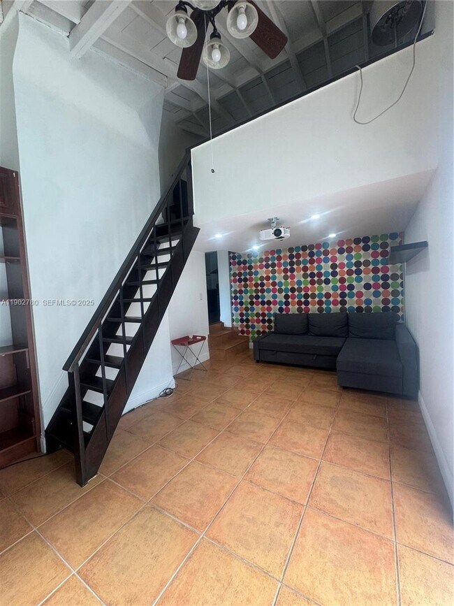 Building Photo - 1700 SW 16th Ter