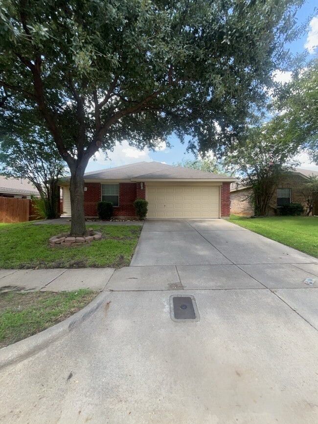 Building Photo - Remodeled & updated! 4/2/2