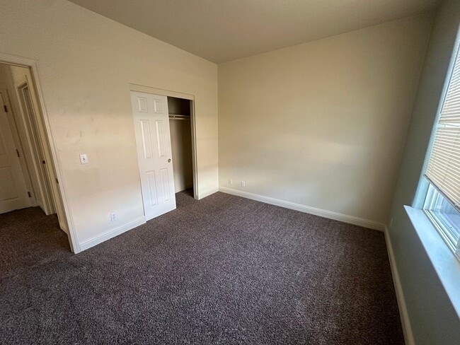Building Photo - 2319 Cool Springs Ct