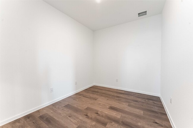 Building Photo - 24649 Cascade Haven Rd