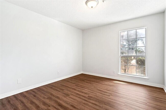 Building Photo - 1240 Lynchburg Ct