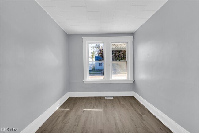 Building Photo - 11702 Brookfield Ave