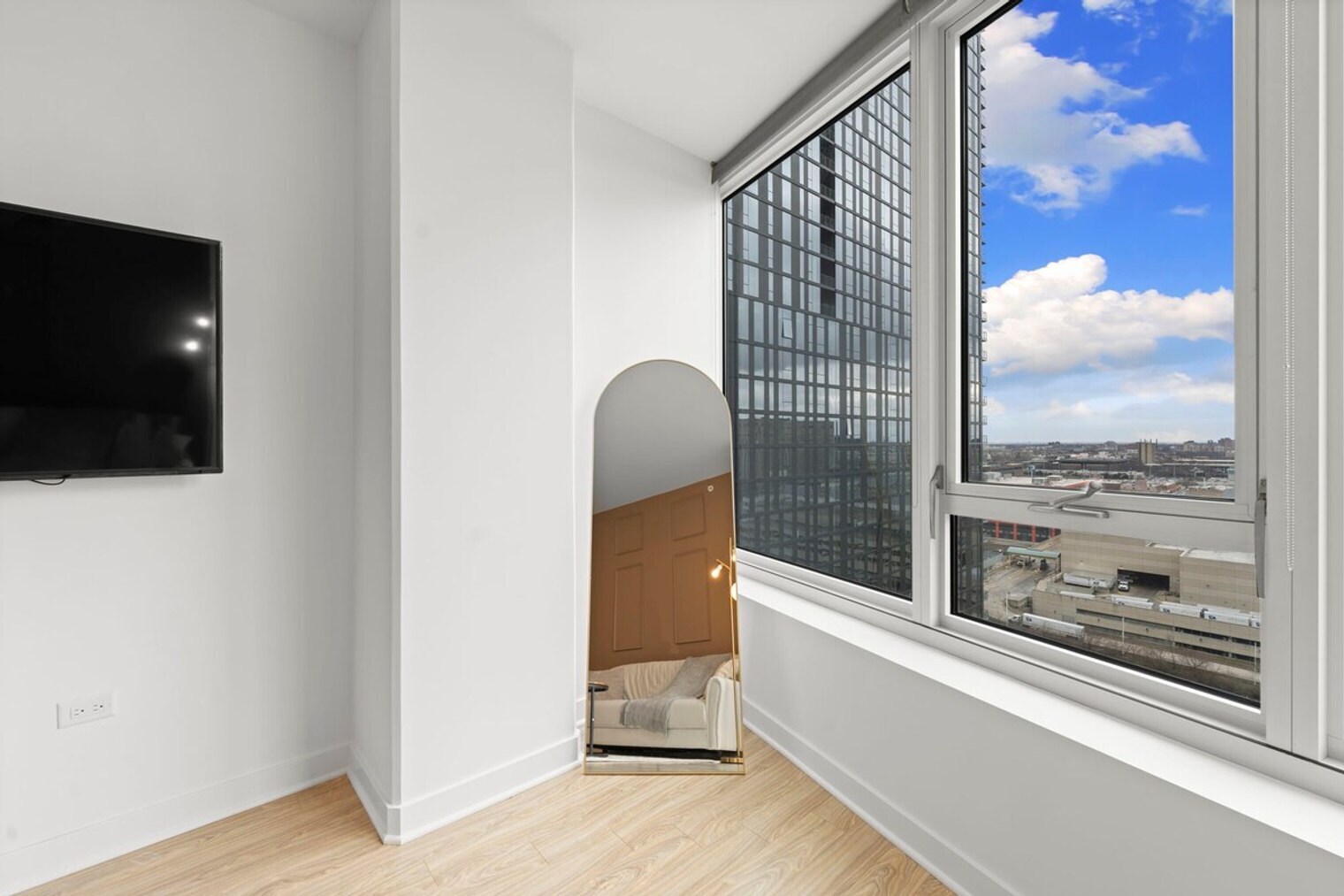 Building Photo - 720 S Wells St