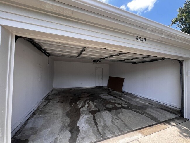 Building Photo - 6840 Mikayla Ln