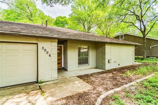 Building Photo - 3006 Lakeside Dr
