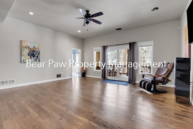 Building Photo - Stunning Home in the Ridge!!