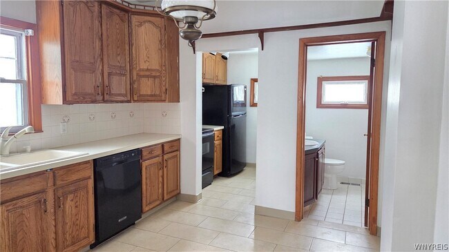 Building Photo - 552 29th St