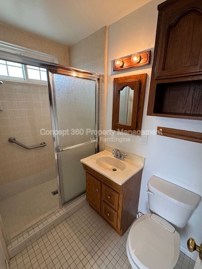 Building Photo - 20915 S Menlo Ave