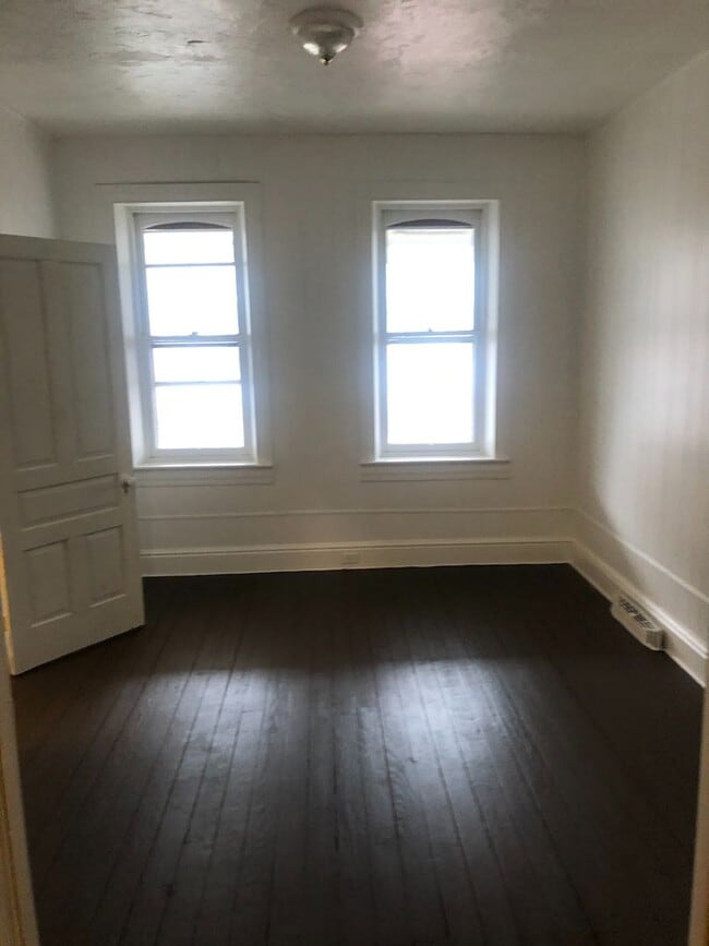 Building Photo - Coming Soon - 5 Bedroom 1 bath home - York...