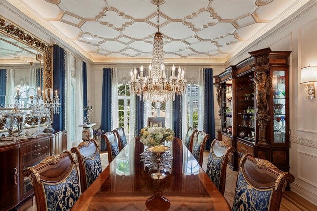 Building Photo - 5801 Pine Tree Dr