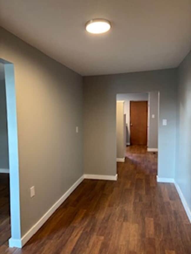 Building Photo - 3 BR Triplex in Martinsville