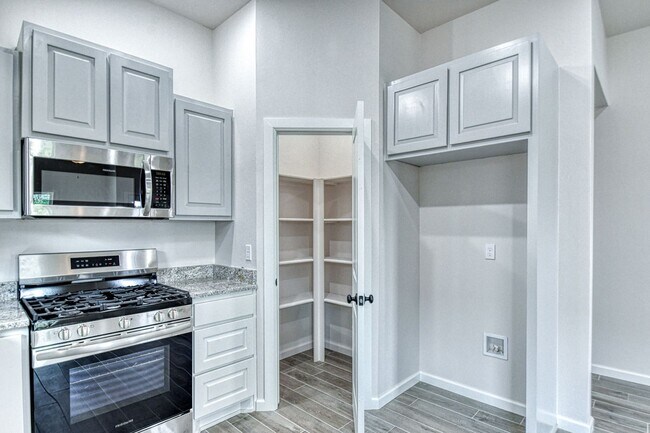 Building Photo - 932 Varenna Ct