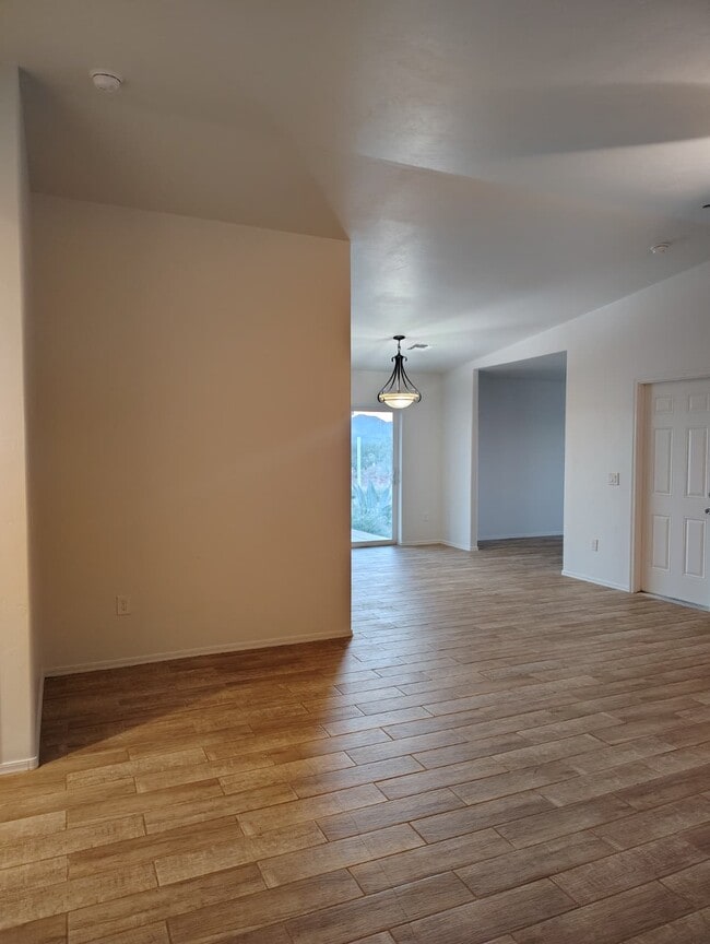 Building Photo - 73 Ver Patria