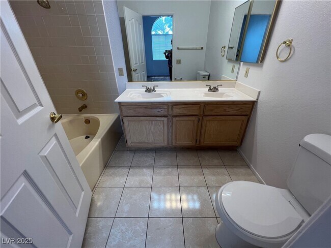 Building Photo - 8301 Boseck Dr