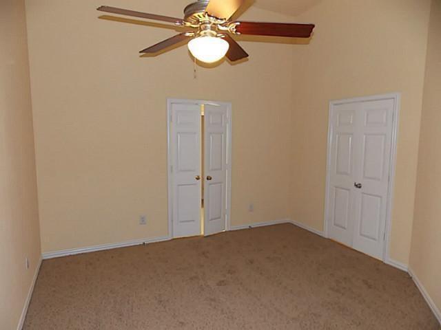 Building Photo - 1425 Oakcrest Dr