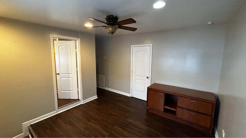 Building Photo - 4510 S Laflin St