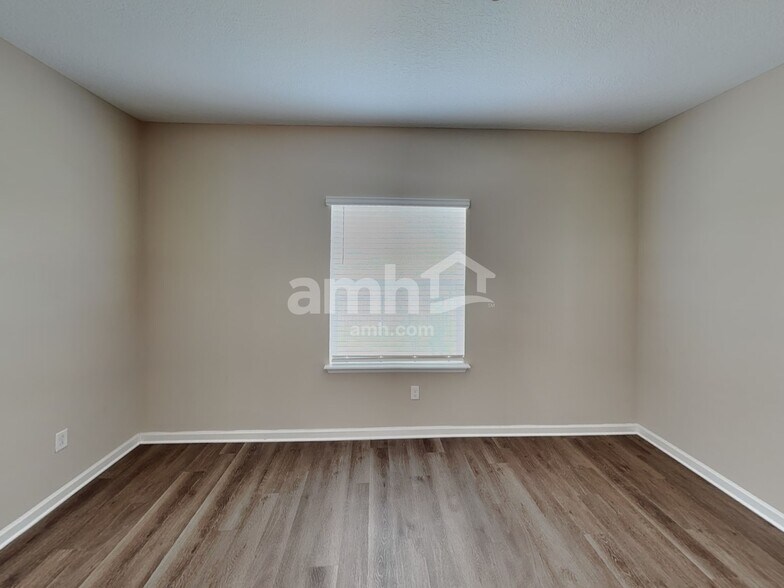 Building Photo - 87 Spruce Point