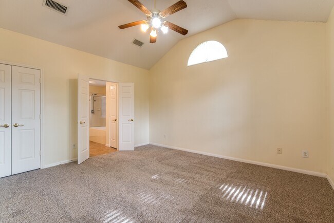 Building Photo - 17143 Summer Hollow Dr