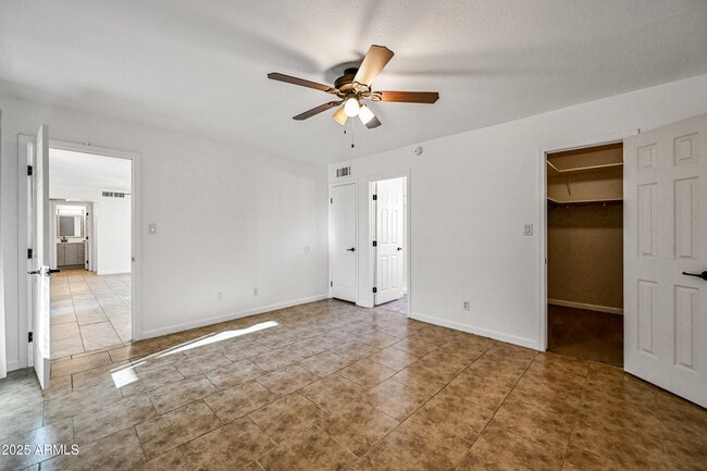 Building Photo - 2610 E Obregon St