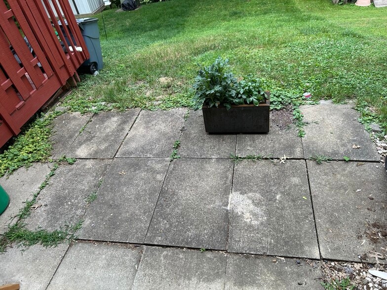 Paver Patio - 406 Hickory Cir