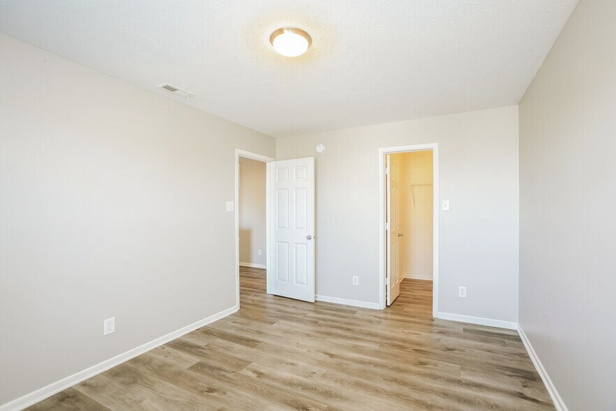 Building Photo - 1445 Bluestem Dr