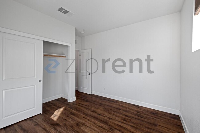 Building Photo - 2060 Salice Wy