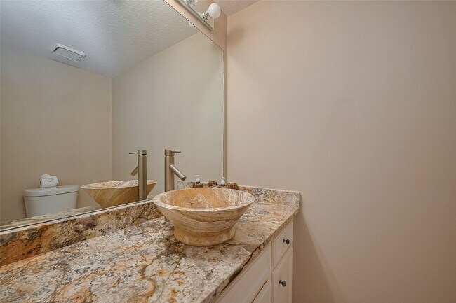 Building Photo - 1123 Horseshoe Dr