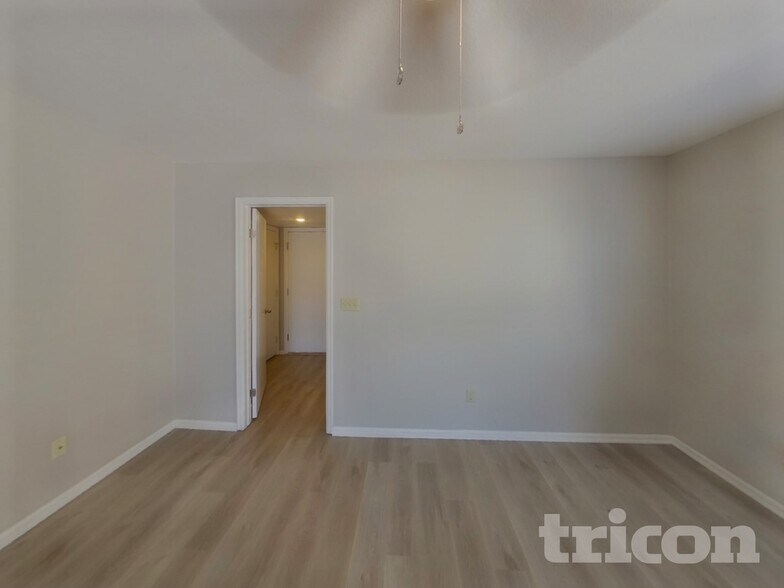 Building Photo - 6325 Blazing Star Dr