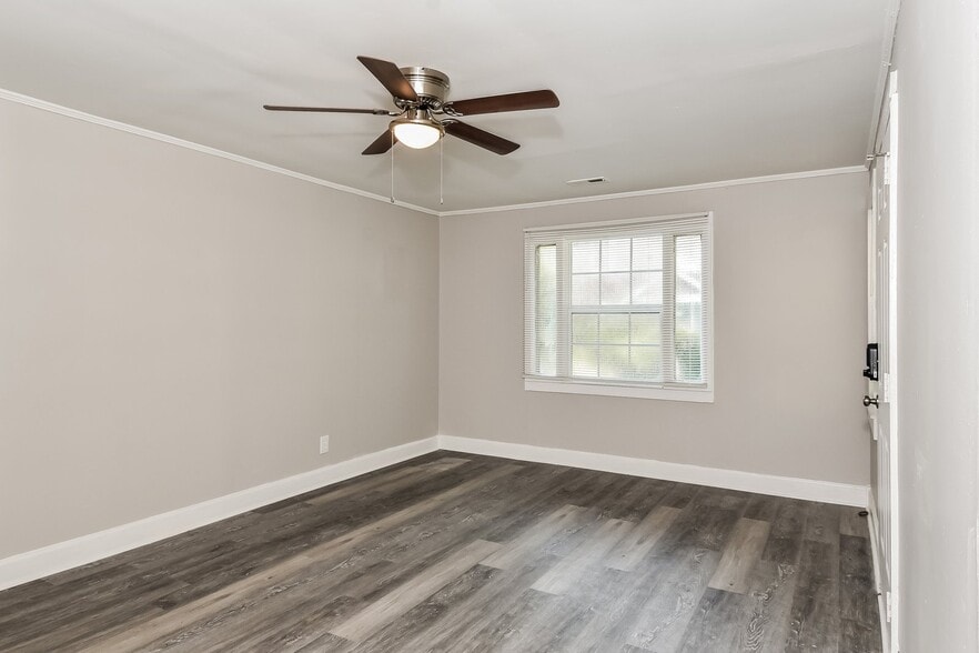 Building Photo - 613 Chesnut St